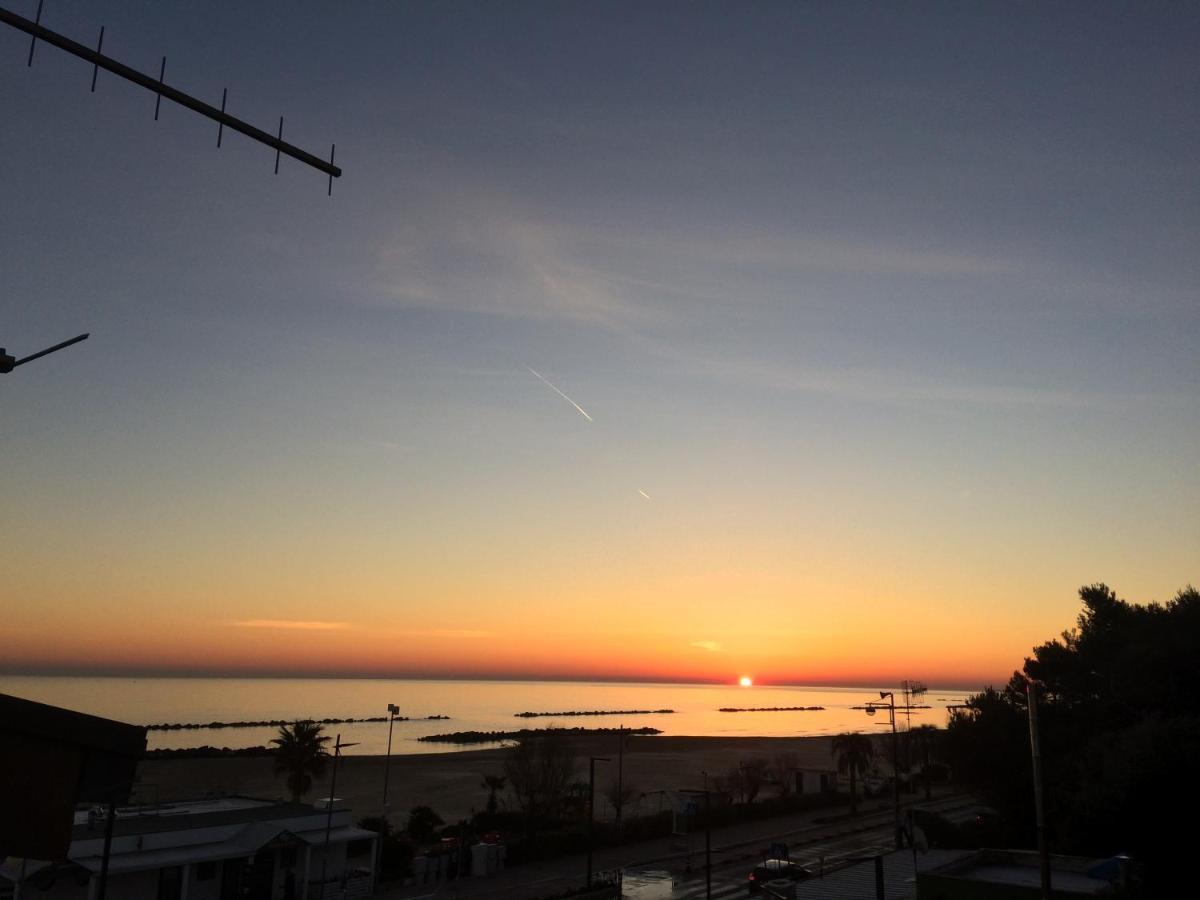 Sunrise Beach House - Sea View Apartamento Montesilvano Marina Exterior foto