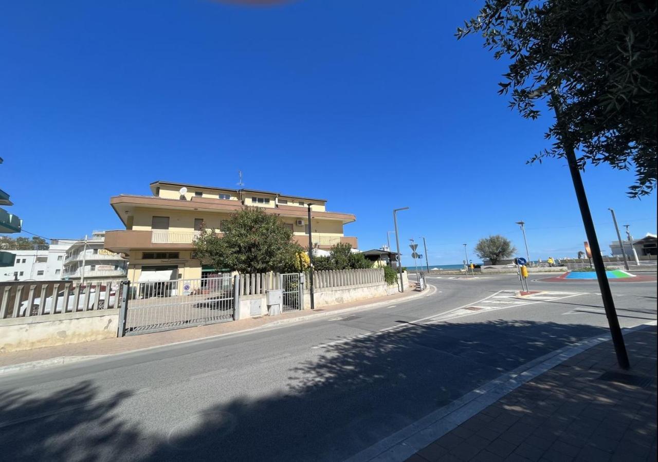 Sunrise Beach House - Sea View Apartamento Montesilvano Marina Exterior foto